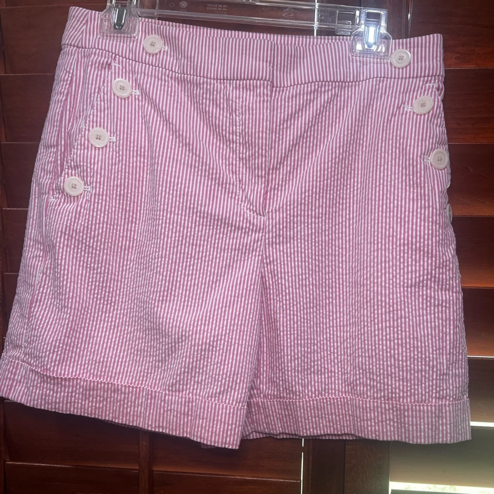 NWOT LOFT Seersucker Pink and white Striped Women's Shorts. never worn
